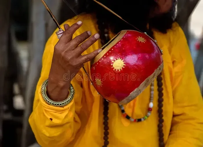 Tare Dhori Dhori Mone Kori Song Review and Meaning